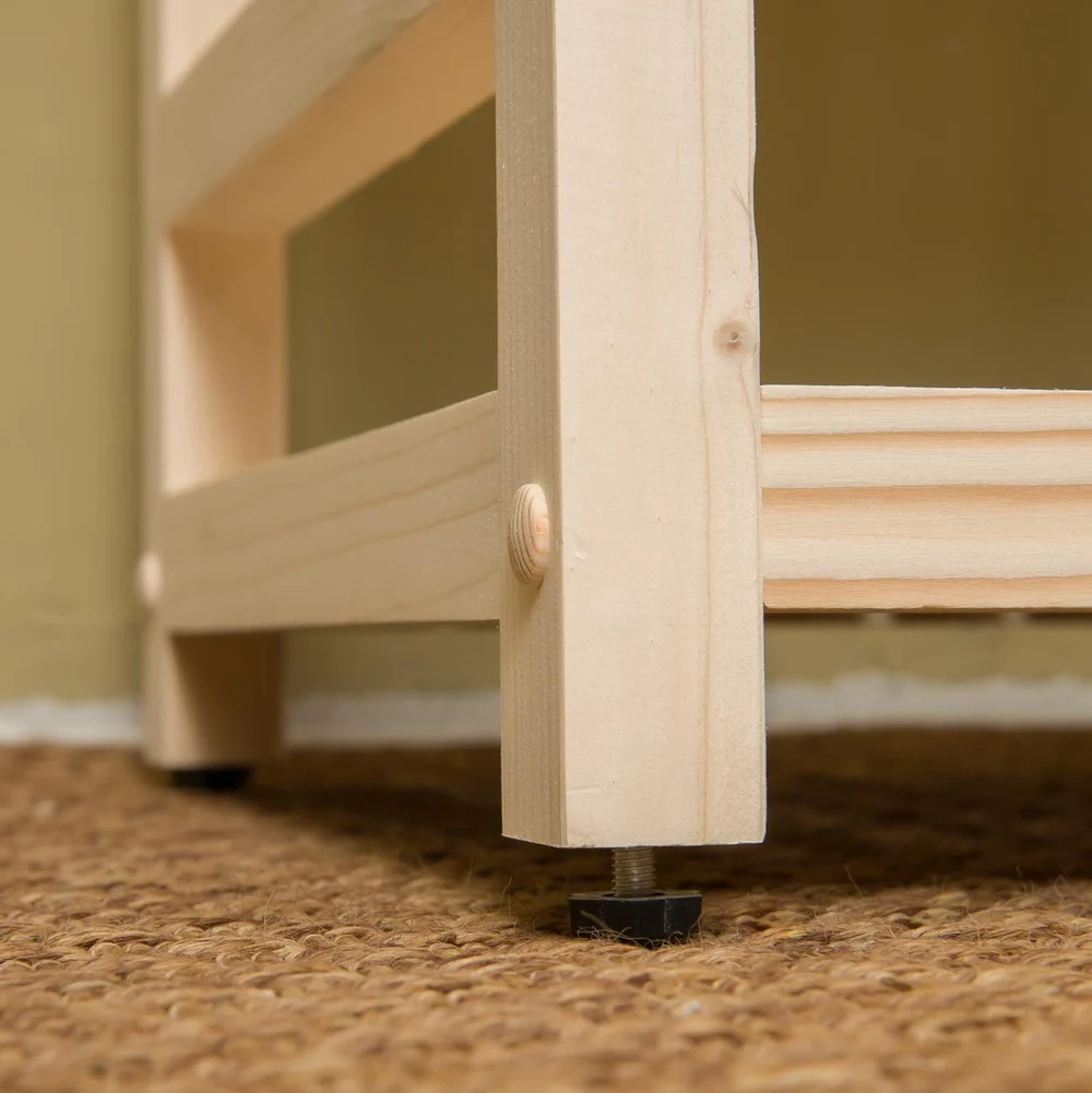 Деревянные стеллажи, тумбочки, этажерки на колесиках